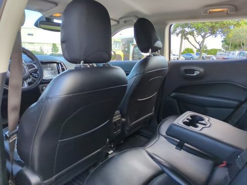 Used 2020 Jeep Compass Limited image 15