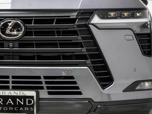 Used 2024 Lexus GX 550 w/ Cold Area Package AWD/4WD image 12