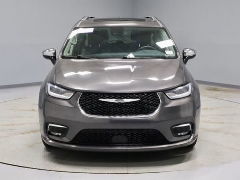 Used 2023 Chrysler Pacifica Limited FWD image 7