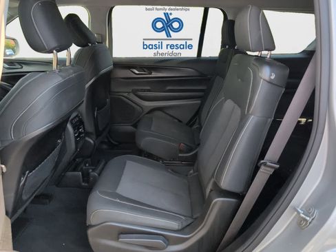 Used 2023 Jeep Grand Cherokee L Laredo image 19