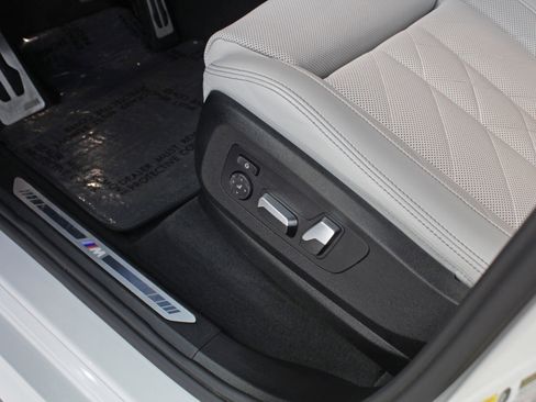 Used 2023 BMW X5 xDrive40i w/ M Sport Package AWD/4WD image 34