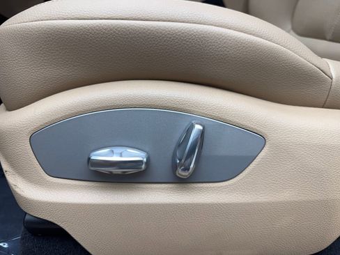 Used 2025 Porsche Macan Turbo image 28