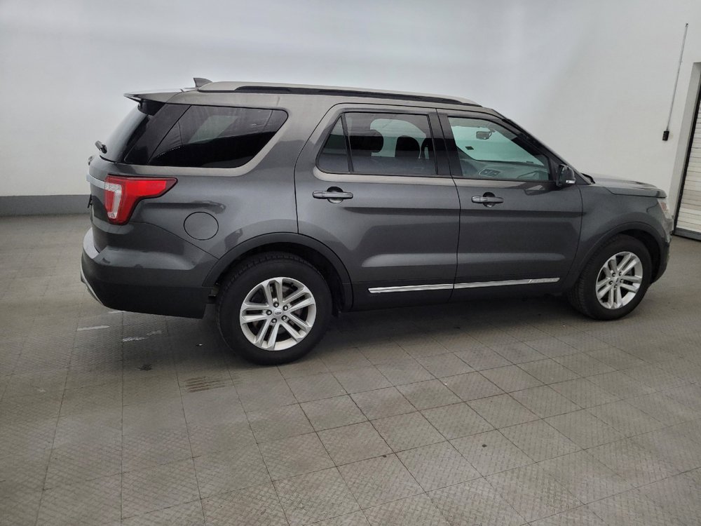 Used 2017 Ford Explorer XLT w/ Equipment Group 202A FWD image 10