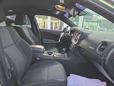 Used 2022 Dodge Charger SXT w/ Driver Convenience Group image 5