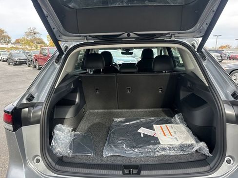 New 2025 Volkswagen Tiguan SE image 23