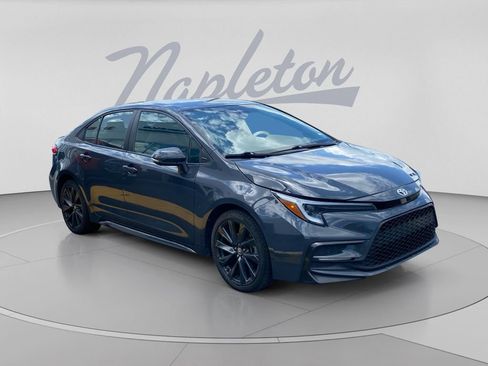 Used 2024 Toyota Corolla SE FWD image 3