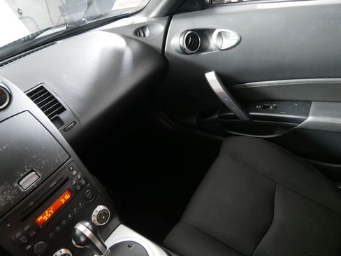 Used 2006 Nissan 350Z Enthusiast w/ (K96) Aerodynamics Pkg RWD image 11