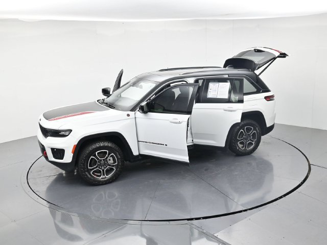 Used 2022 Jeep Grand Cherokee Trailhawk w/ ADV Protech Group II AWD/4WD image 51