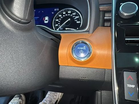 Used 2020 Toyota Avalon Limited image 14