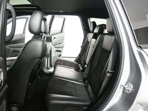 Used 2019 Jeep Grand Cherokee Altitude image 19