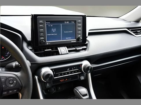 Used 2021 Toyota RAV4 LE AWD/4WD image 20
