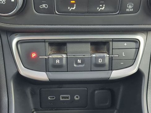 Used 2024 GMC Terrain SLE image 25