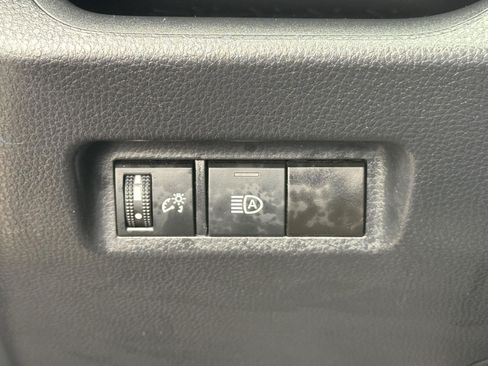 Used 2025 Toyota RAV4 XLE AWD/4WD image 65