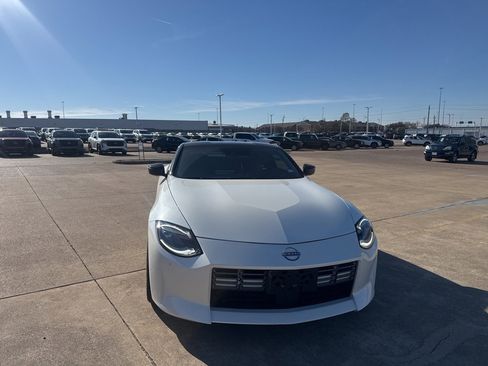 Certified 2025 Nissan Z Sport w/ Floor Mat Package image 3