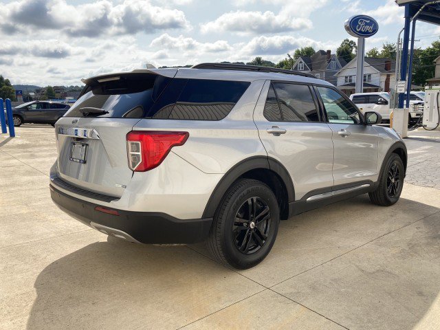 Certified 2020 Ford Explorer XLT w/ Equipment Group 202A AWD/4WD image 3