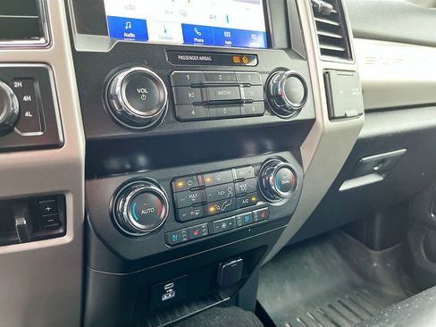 Used 2020 Ford F250 Lariat w/ Lariat Value Package AWD/4WD image 29