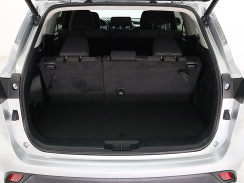 Used 2023 Toyota Highlander LE image 33