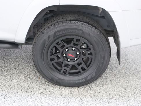 Certified 2024 Toyota 4Runner TRD Off-Road Premium w/ Off Road Premium Plus Package AWD/4WD image 10