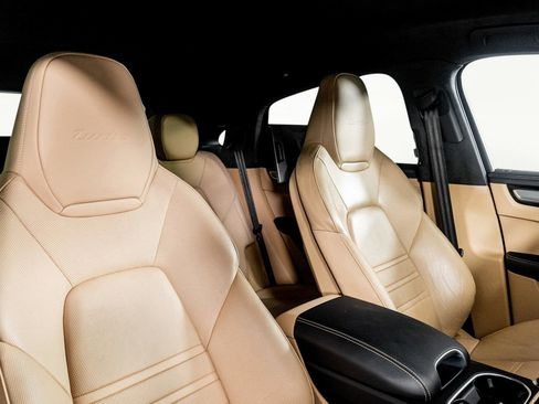 Used 2023 Porsche Cayenne Turbo w/ Premium Package Plus (PI3) image 30