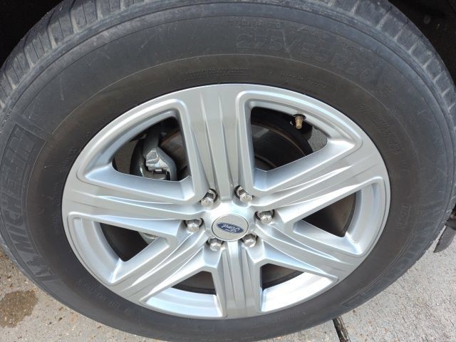 Used 2019 Ford Expedition XLT w/ Equipment Group 202A RWD image 12
