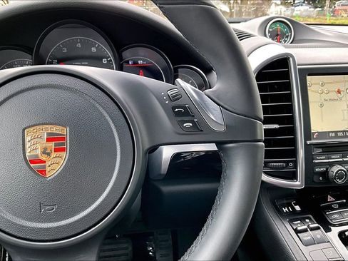 Used 2014 Porsche Cayenne Platinum Edition image 25