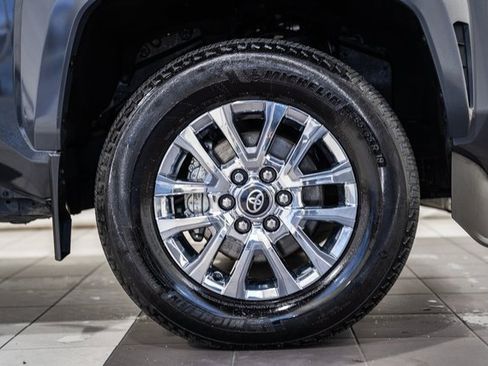 Used 2024 Toyota Tacoma Limited w/ Limited Package (LT) image 18