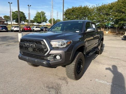 Used 2021 Toyota Tacoma TRD Off-Road w/ Technology Package AWD/4WD image 8