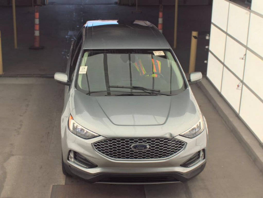 Used 2023 Ford Edge SEL w/ Convenience Package AWD/4WD image 2