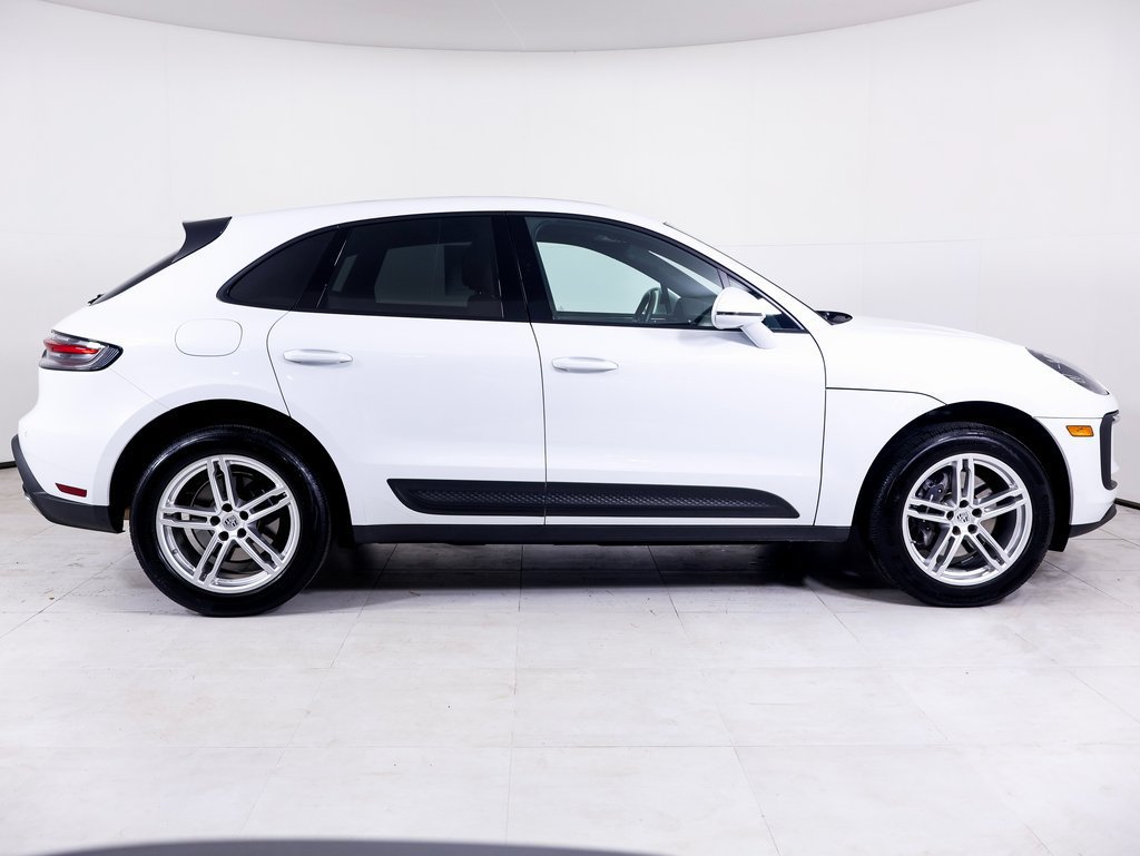 Used 2025 Porsche Macan AWD/4WD image 26
