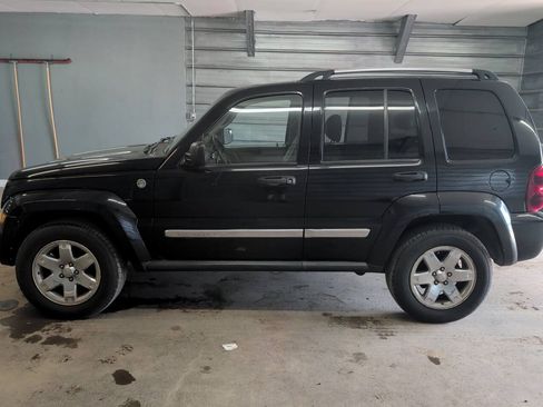 Used 2007 Jeep Liberty Limited AWD/4WD image 2