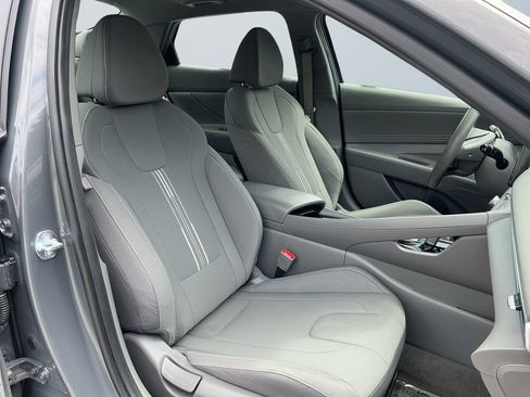 Used 2025 Hyundai Elantra SEL FWD image 16
