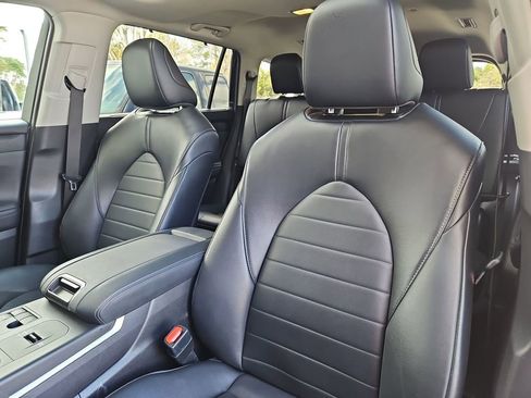 Used 2023 Toyota Highlander XLE image 27