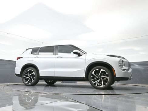 Used 2024 Mitsubishi Outlander SE image 51