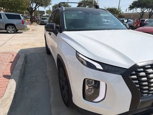 Used 2022 Hyundai Palisade SEL w/ Premium Package FWD image 3
