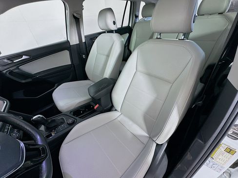 Used 2020 Volkswagen Tiguan SE w/ Panoramic Sunroof Package image 13