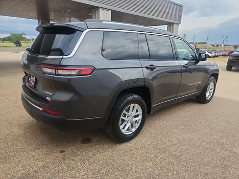 Used 2022 Jeep Grand Cherokee L Laredo w/ Luxury Tech Group I AWD/4WD image 8