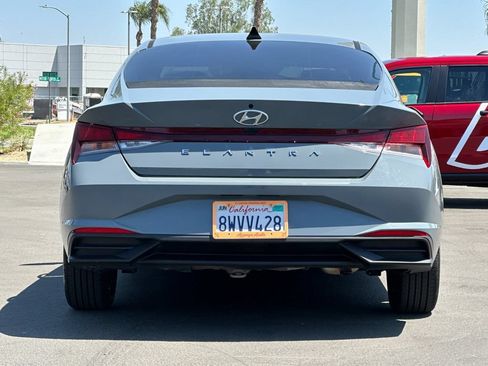 Used 2021 Hyundai Elantra SEL w/ Convenience Package FWD image 4