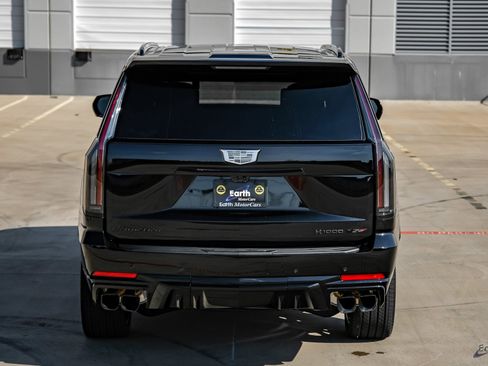 Used 2025 Cadillac Escalade V image 11