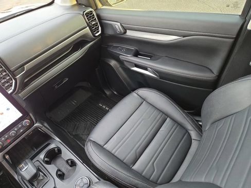 Used 2024 Ford Ranger Lariat w/ FX4 Off-Road Package image 13