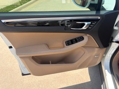 Used 2021 Porsche Macan AWD/4WD image 20
