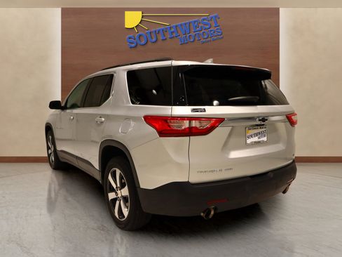 Used 2019 Chevrolet Traverse LT w/ LT Premium Package image 2