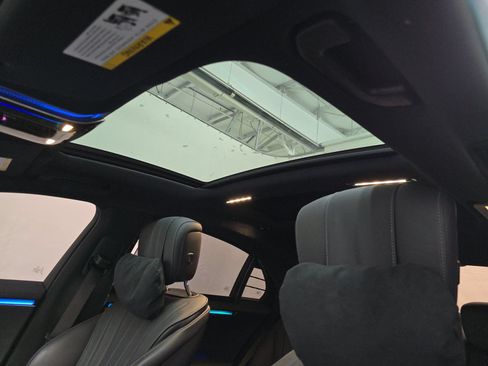 Used 2022 Mercedes-Benz S 500 4MATIC w/ AMG Line Package image 15