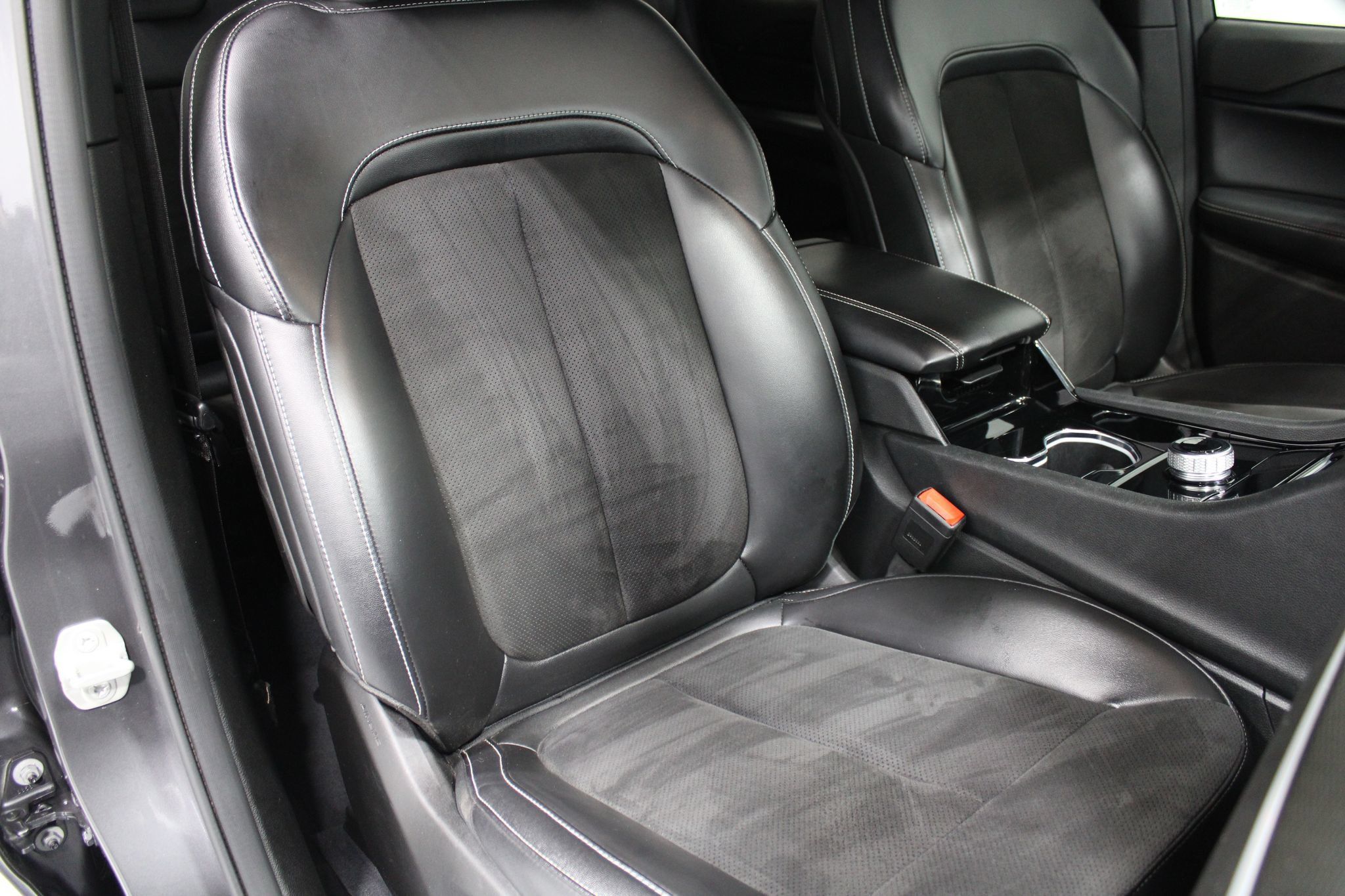 Used 2023 Jeep Grand Cherokee L Laredo AWD/4WD image 30