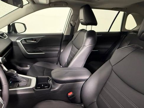 Used 2025 Toyota RAV4 XLE Premium image 28