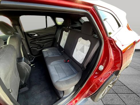 Used 2024 Chevrolet Trax RS FWD image 24
