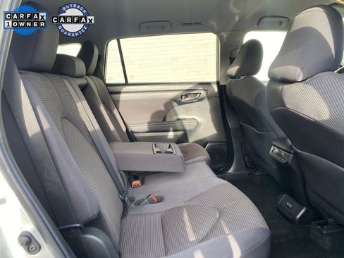 Used 2024 Toyota Highlander LE image 11