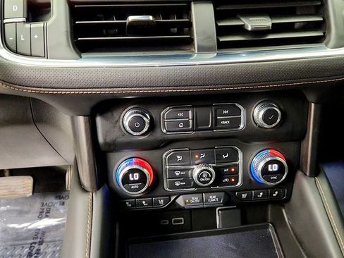 Used 2024 GMC Yukon XL AT4 w/ Technology Package AWD/4WD image 19