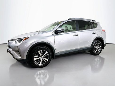 Used 2018 Toyota RAV4 XLE AWD/4WD image 3