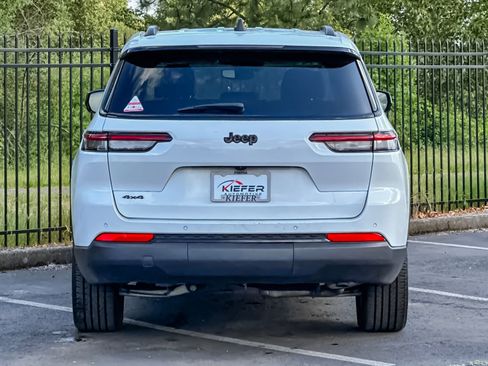 Used 2024 Jeep Grand Cherokee L Altitude AWD/4WD image 4