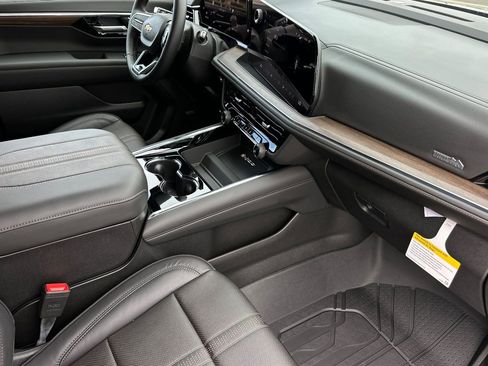 New 2026 Chevrolet Suburban High Country w/ LPO, Illumination Package image 17